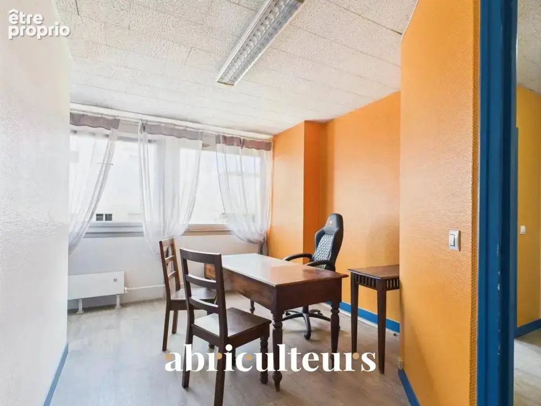 Bureaux lumineux avec vue sur jardin en vente en Centre-ville de Chartres (28000) - photo 2