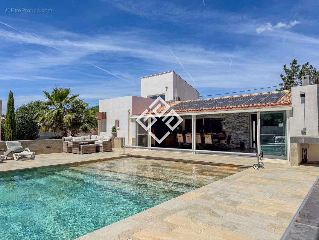LUCIE - Villa de Standing avec Piscine, Jacuzzi, Pool House & Dépendances - photo 24