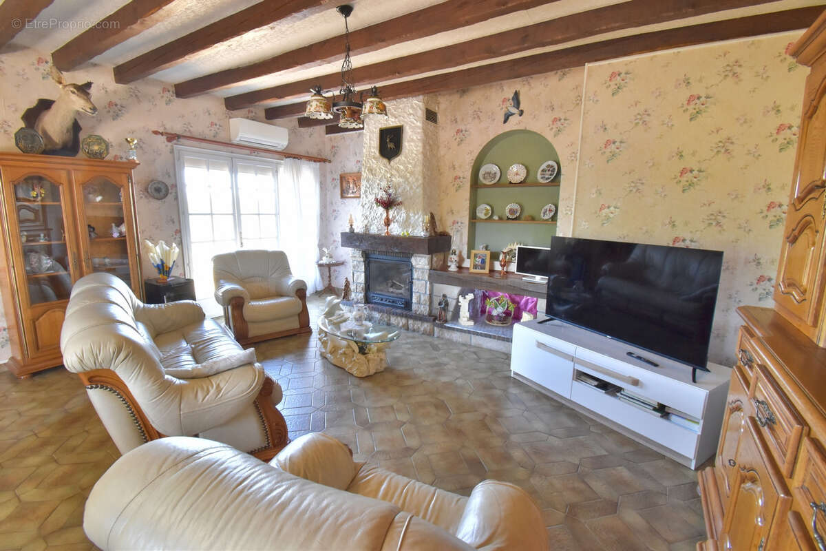 EN EXCLUSIVITÉ   Maison à 10 min de Moulins sur 5 000 m2 de terrain - photo 7