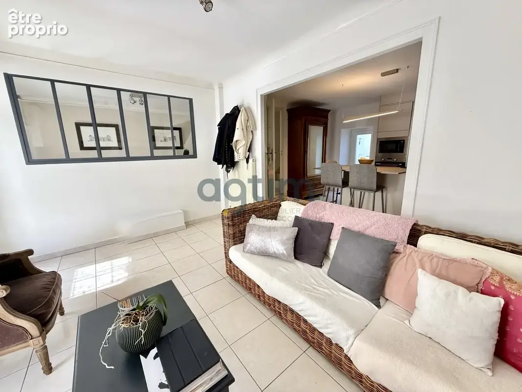Montaigu, centre-ville, maison en pierre, 69m2 hab, 2 chambres, terrain et dépendances - photo 3