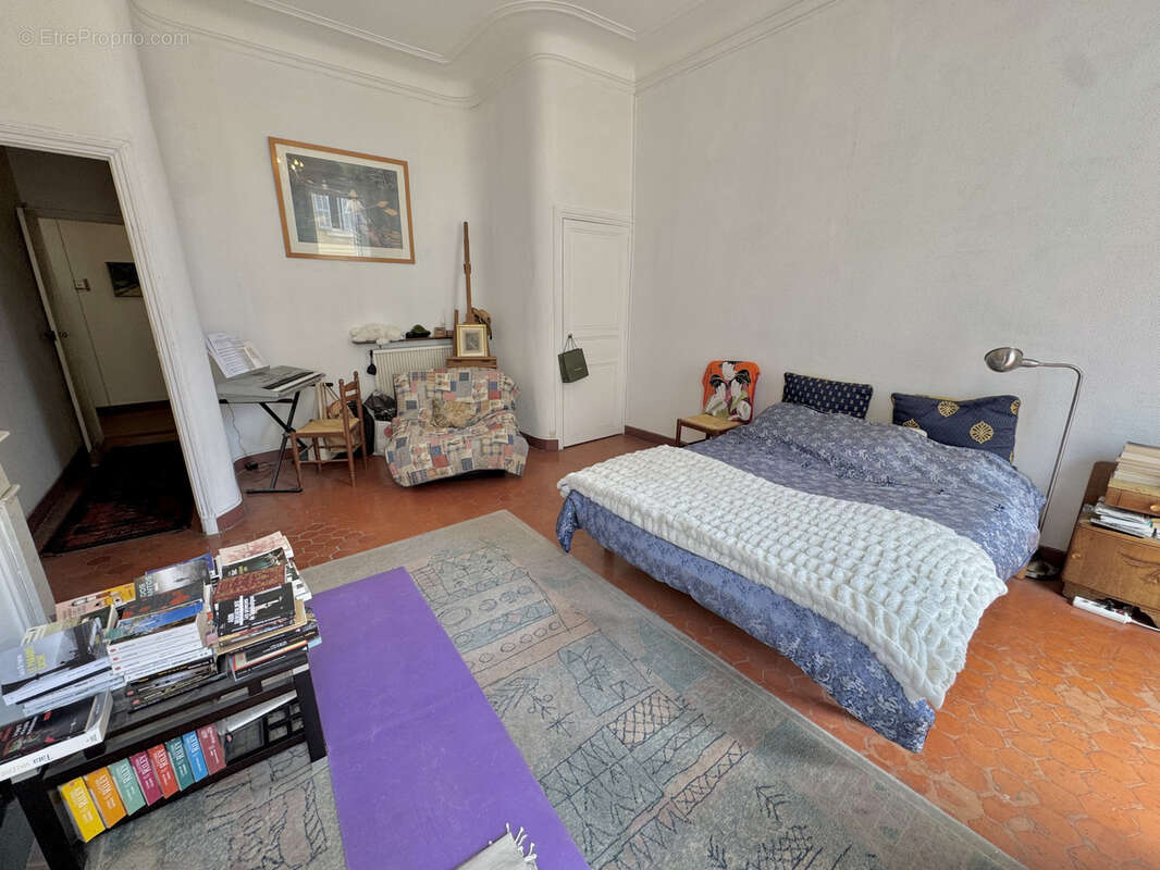 Appartement à MARSEILLE-1E