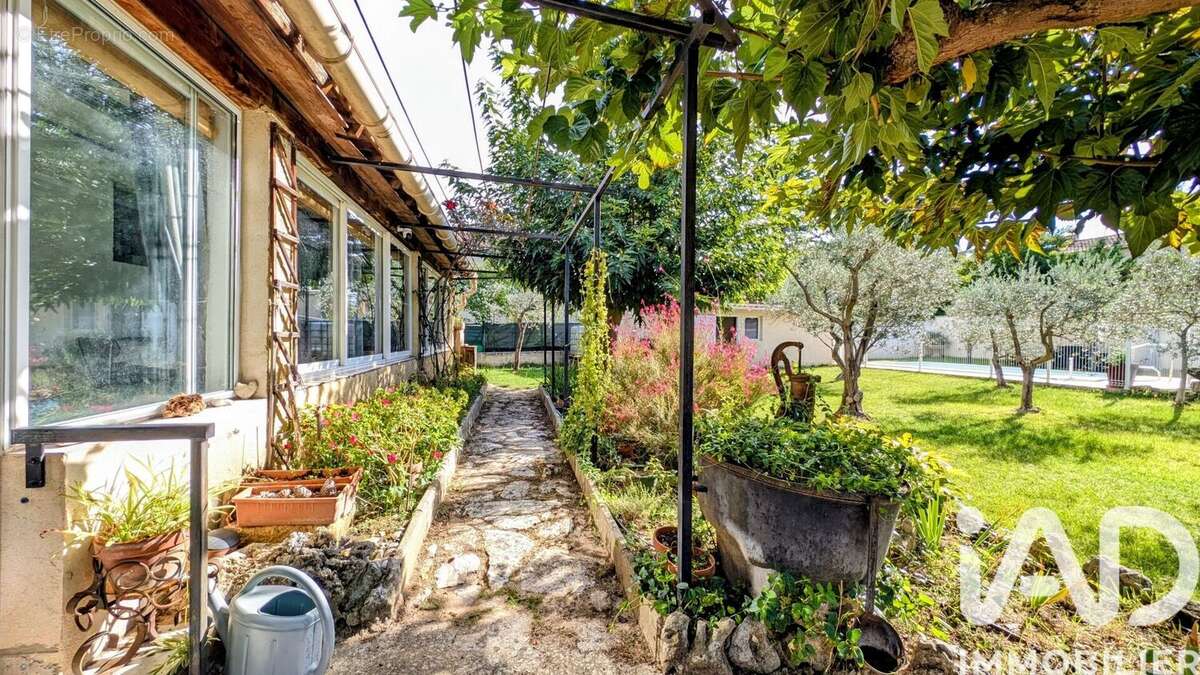 Photo 2 - Maison à ROBION