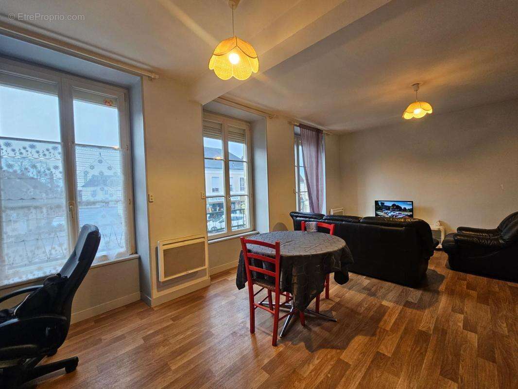 Appartement à MAROLLES-LES-BRAULTS
