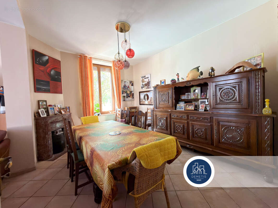 Propriété de caractère avec trois habitations, piscine et dépendances - photo 8