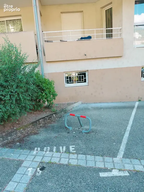 Vals-les-bains -  place de parking - photo 2