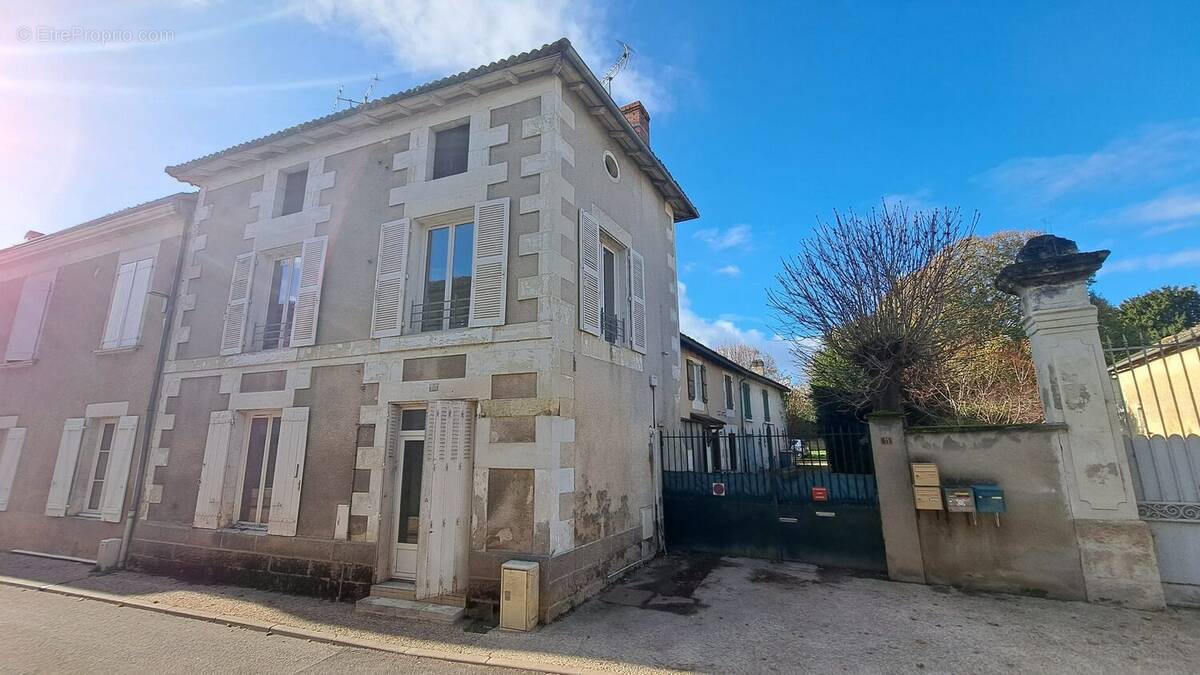 Maison à JAUNAY-CLAN