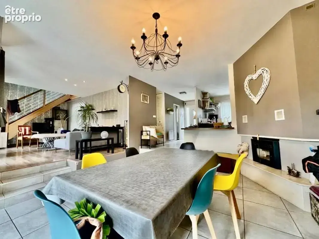 Maison de 137m2 avec 4 chambres , jardin et garage SAINS EN AMIENOIS (80) - photo 2