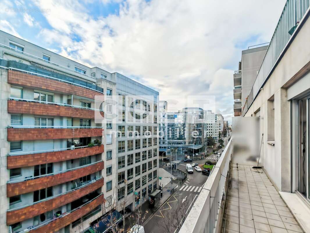 Appartement à COURBEVOIE