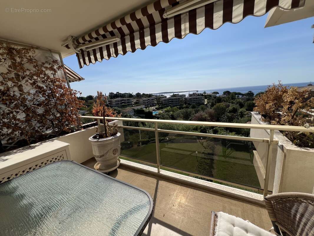 Terrasse Vue mer sur la baie de Cannes et les îles de Lerins - Appartement à CANNES