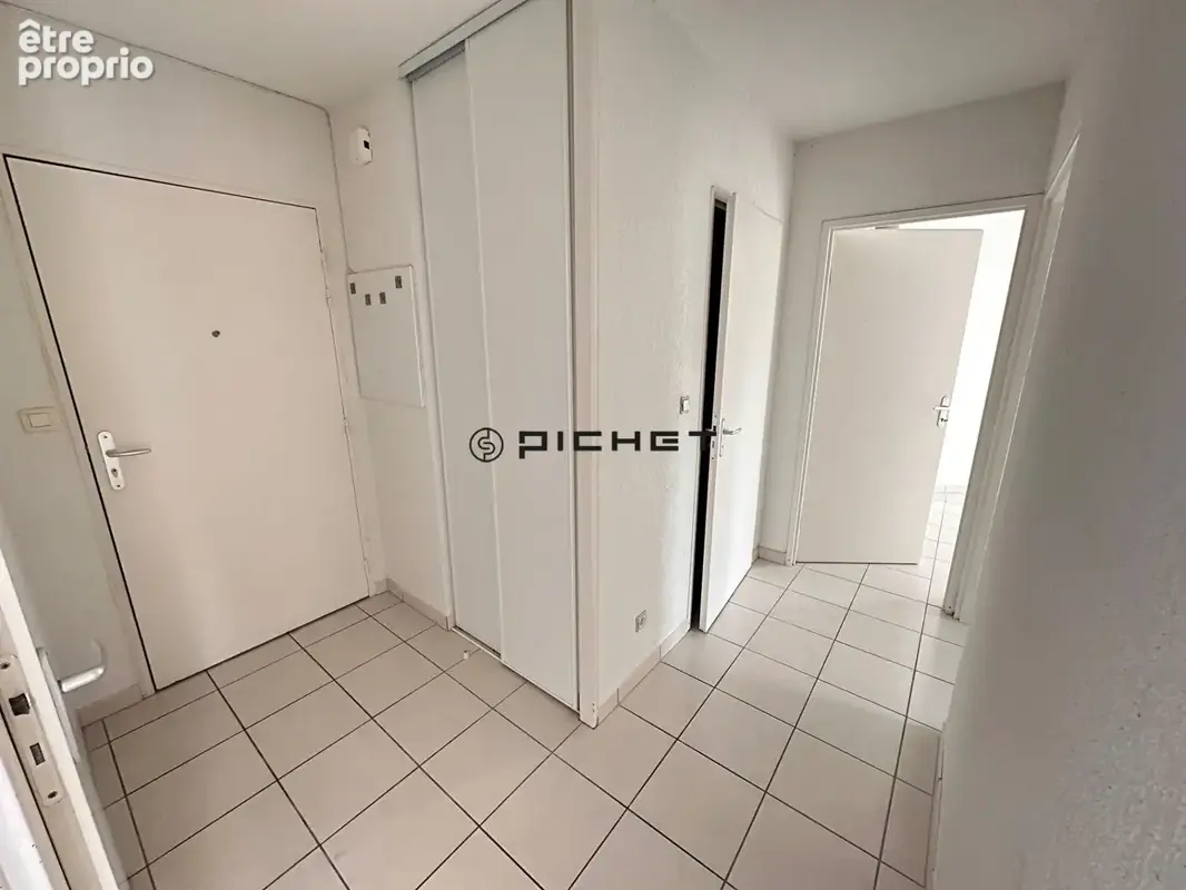 Appartement dernier étage avec terrasse - Parking réservé en sous sol - photo 3