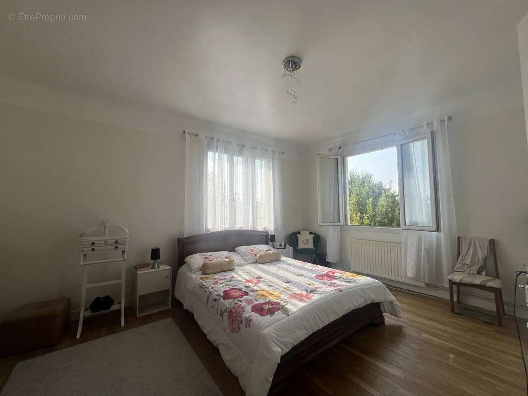 Maison familiale 4 chambres avec jardin – Bourg d'Issé - photo 7