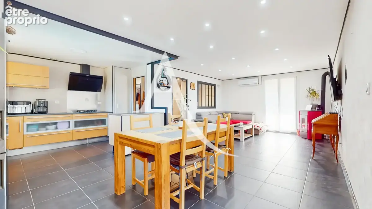 Photo Maison à Sales au prix de 379 000€
