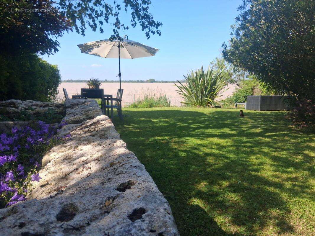 Maison à BAYON-SUR-GIRONDE