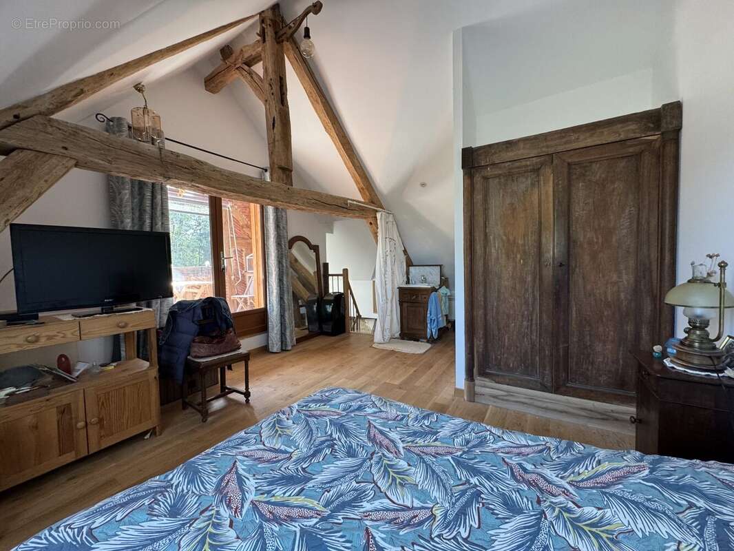 chambre à l&#039;étage maison rénovée - Maison à SURY-AUX-BOIS
