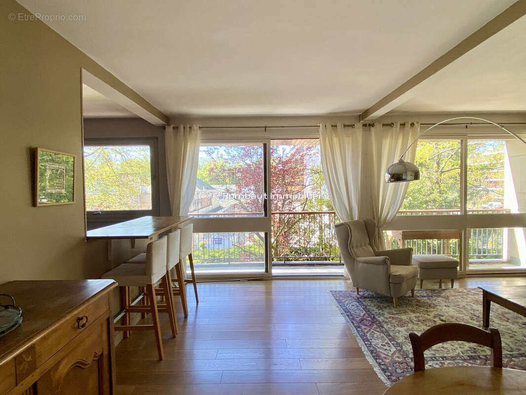 Appartement à LA CELLE-SAINT-CLOUD