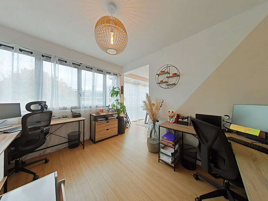 Appartement à FONTENAY-LE-FLEURY