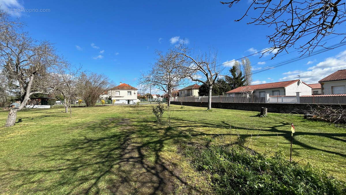 Terrain à LEZOUX