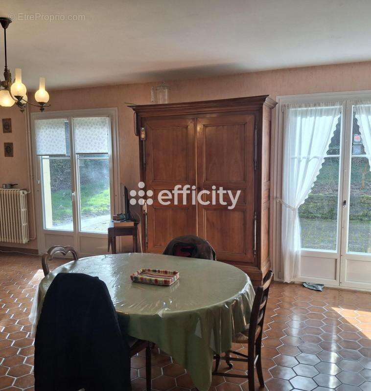 Maison à FONTENOIS-LES-MONTBOZON