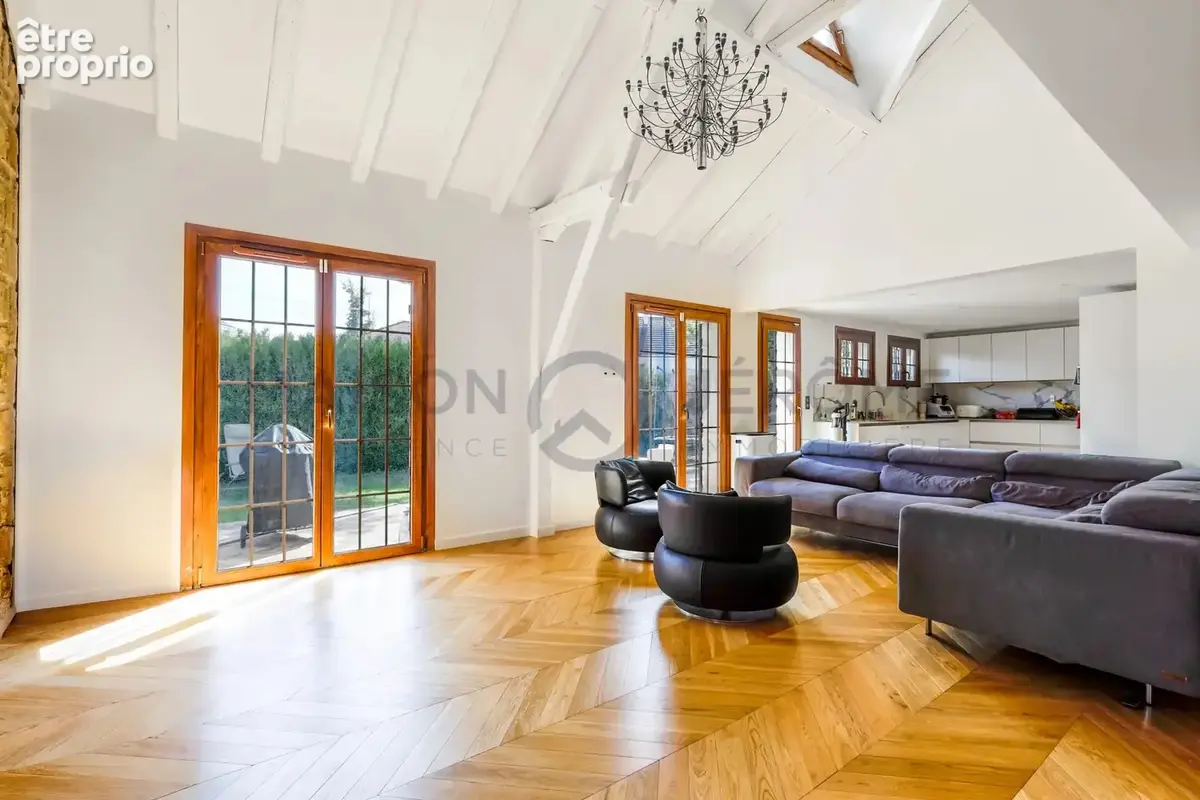 Sucy-en-brie – maison rénovée – 191,5 m² habitables – 5 chambres – séjour cathédrale – terrain de 1 021 m² - photo 4