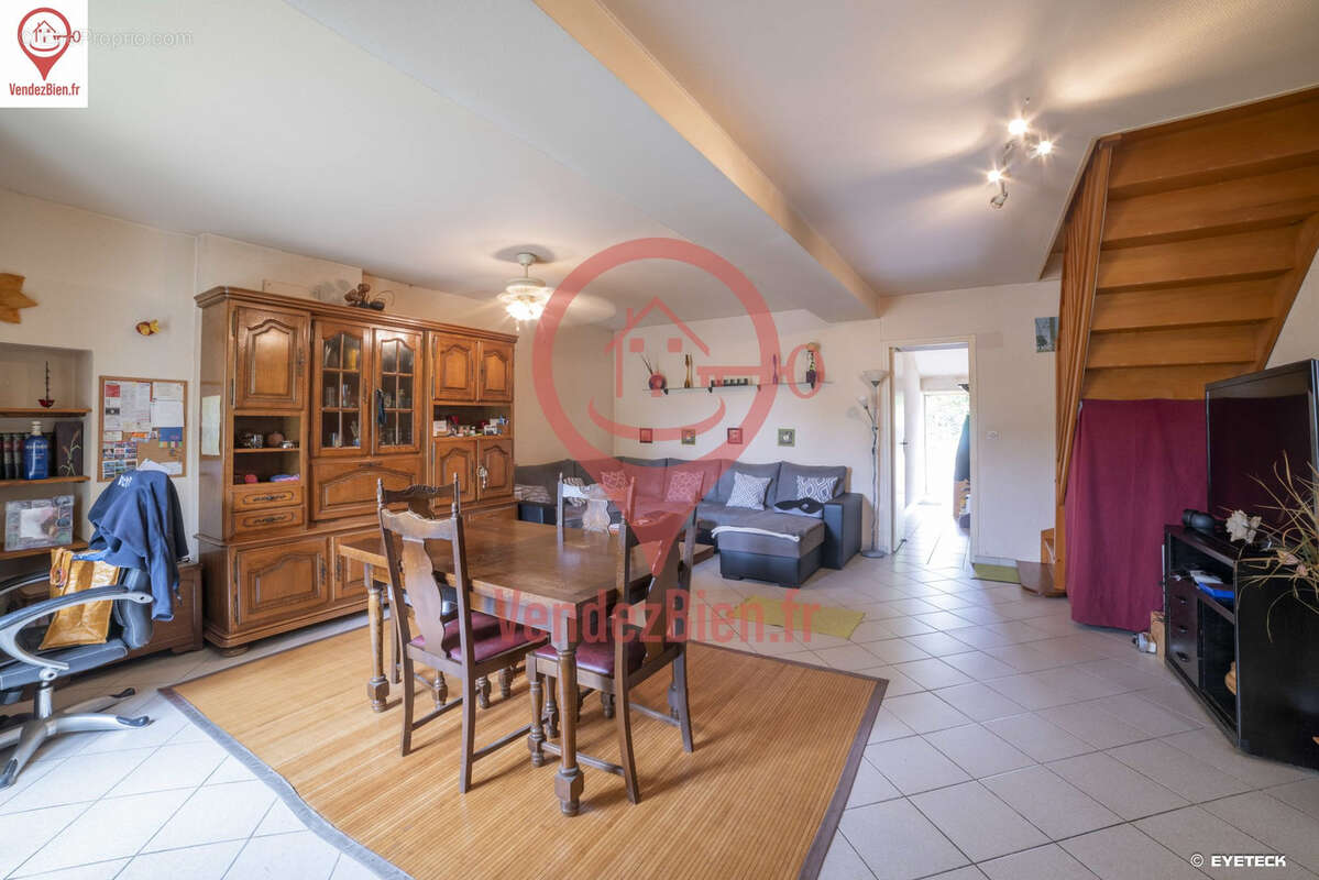 Maison à MOULINS-SUR-YEVRE