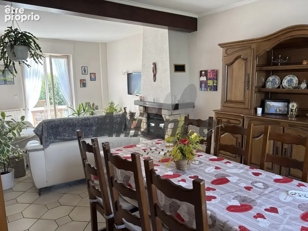 Maison  de  type  f5  sur  sous  sol  avec  piscine  a  luxeuil - photo 5
