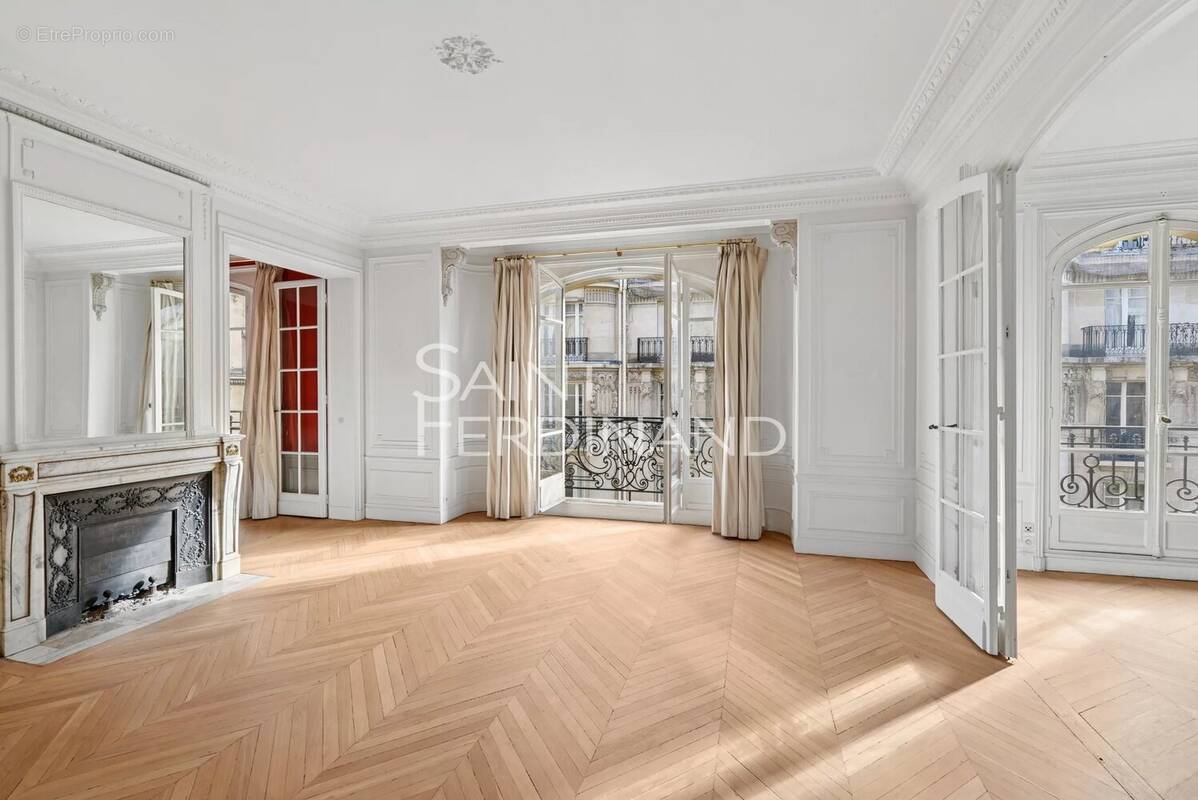 Appartement à NEUILLY-SUR-SEINE