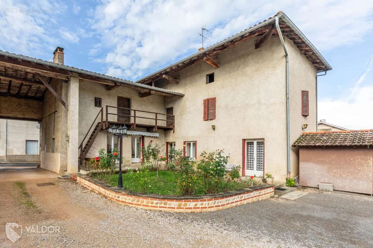 Maison à MOGNENEINS