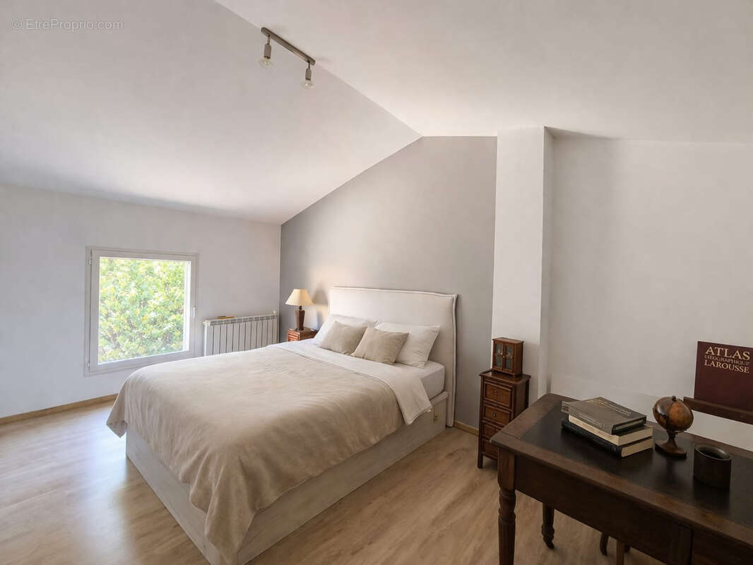 Maison à LA BASTIDE-DES-JOURDANS