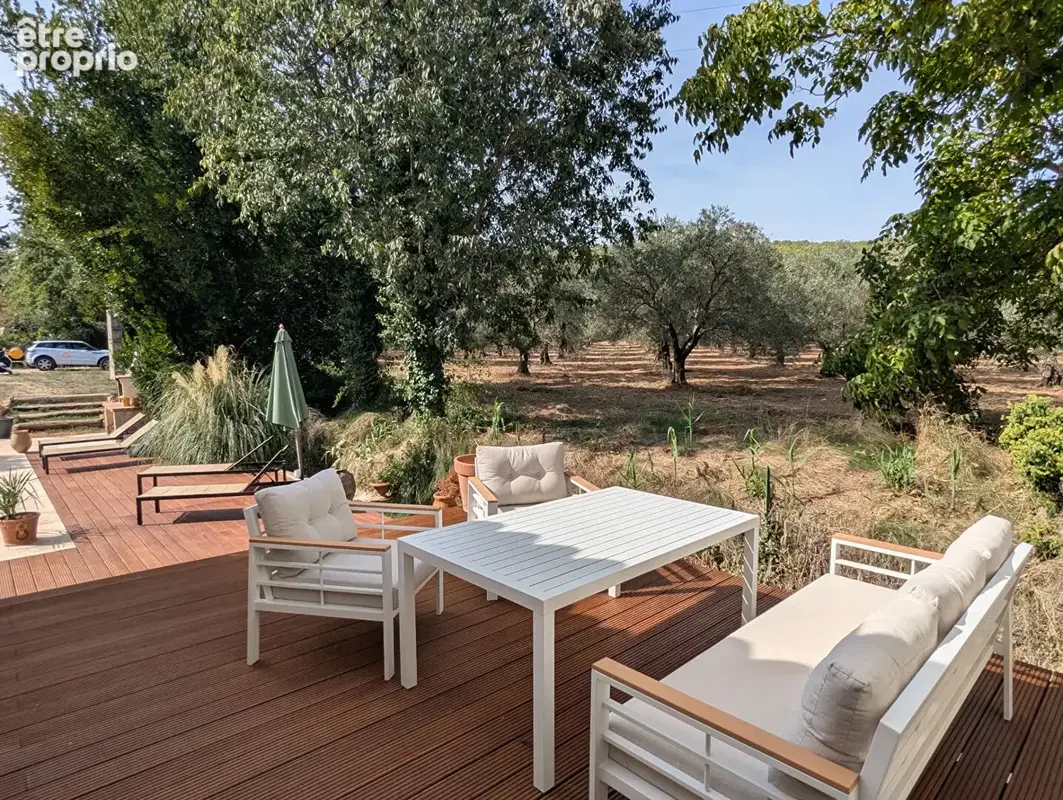 VILLECROZE maison rénovée de 138 m², 5 pièces, piscine au calme - photo 5