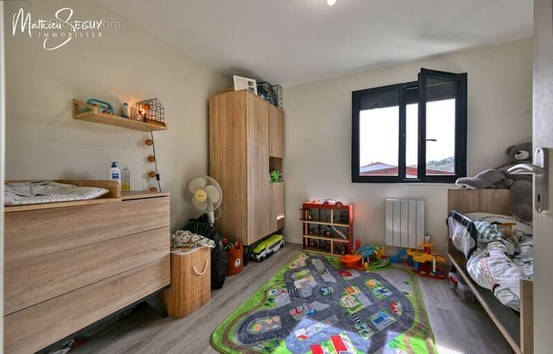 Appartement à THURINS