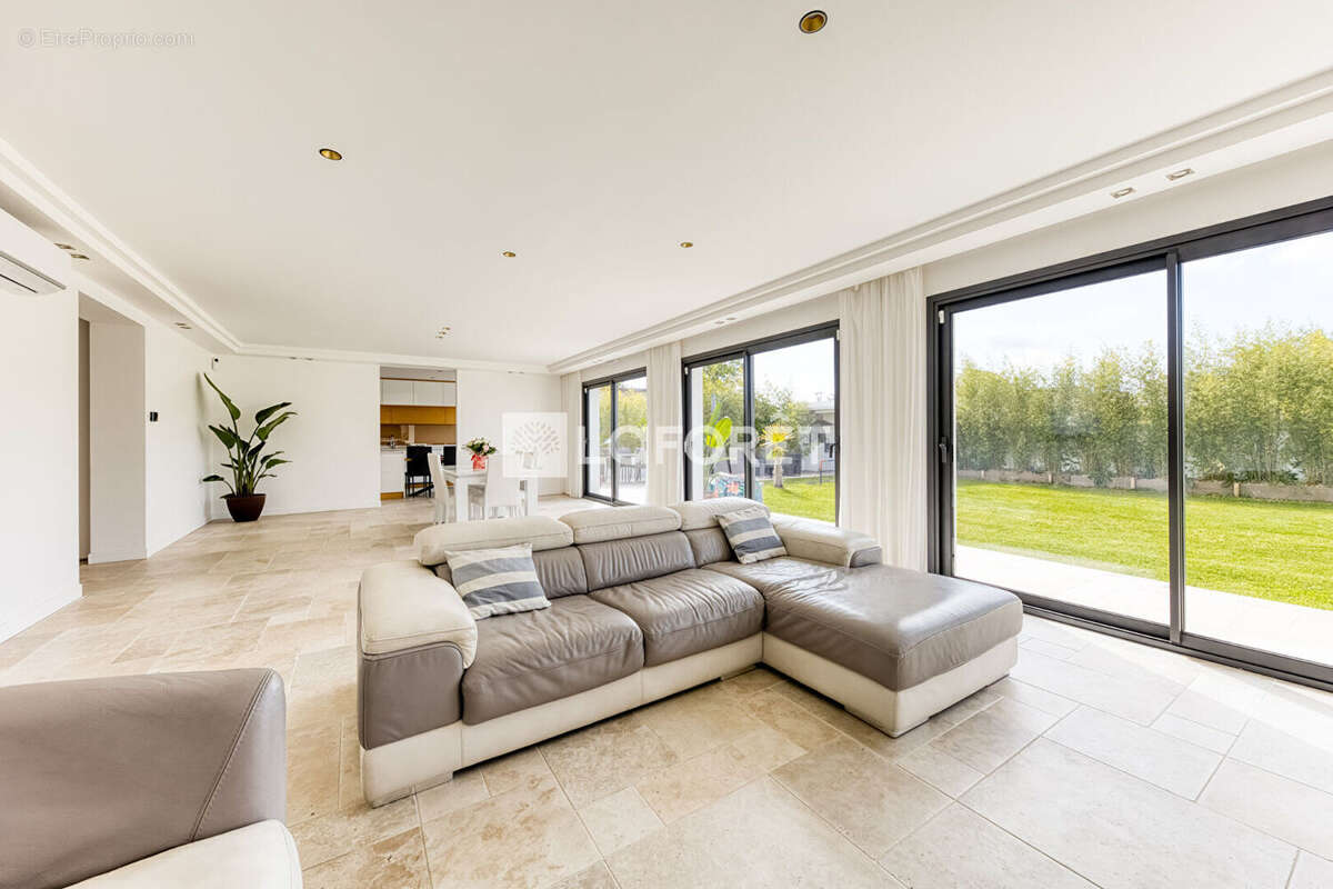 Maison Contemporaine de 204m² dans le secteur du Bouquet à Pontault-Combault - photo 3