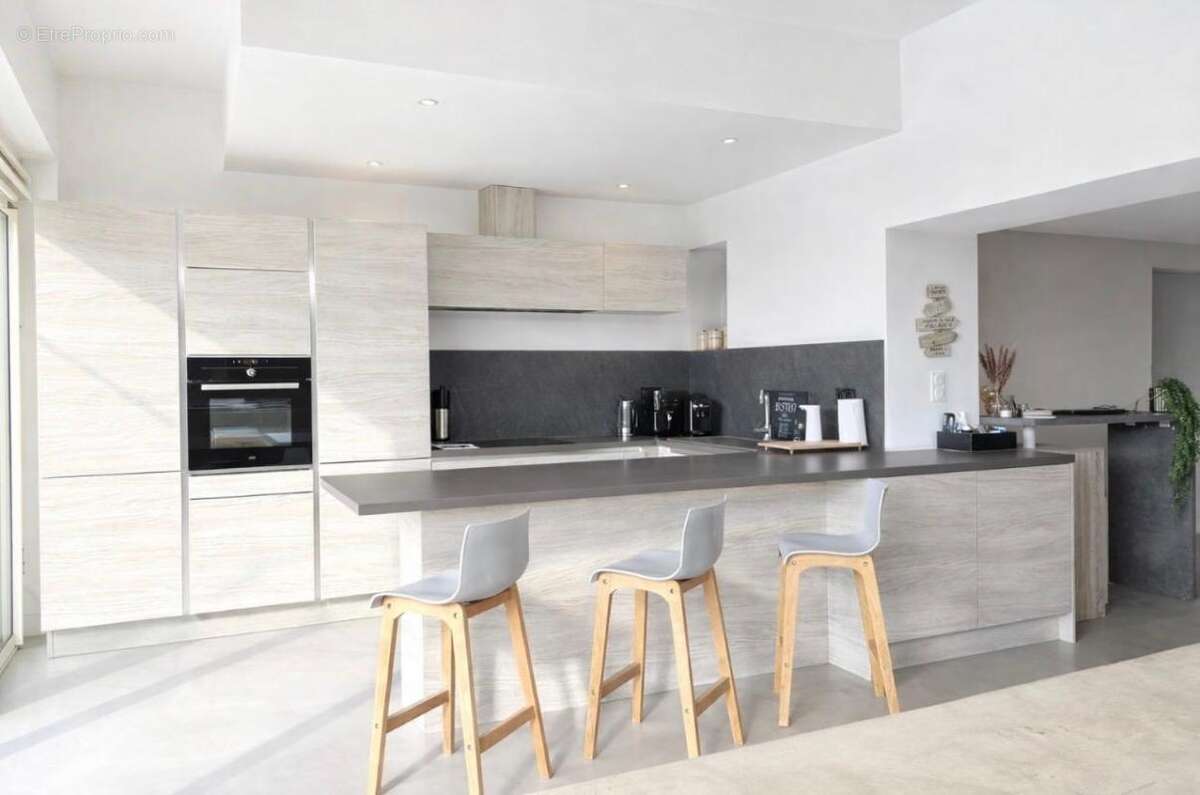 Maison à AMBARES-ET-LAGRAVE