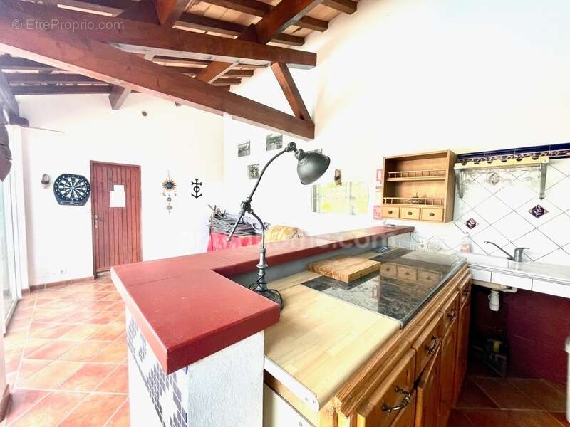 Propriété avec rendement locatif, piscine et garage - photo 11