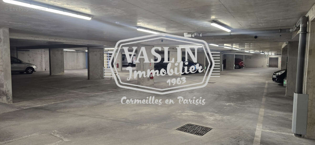 Parking à SARTROUVILLE