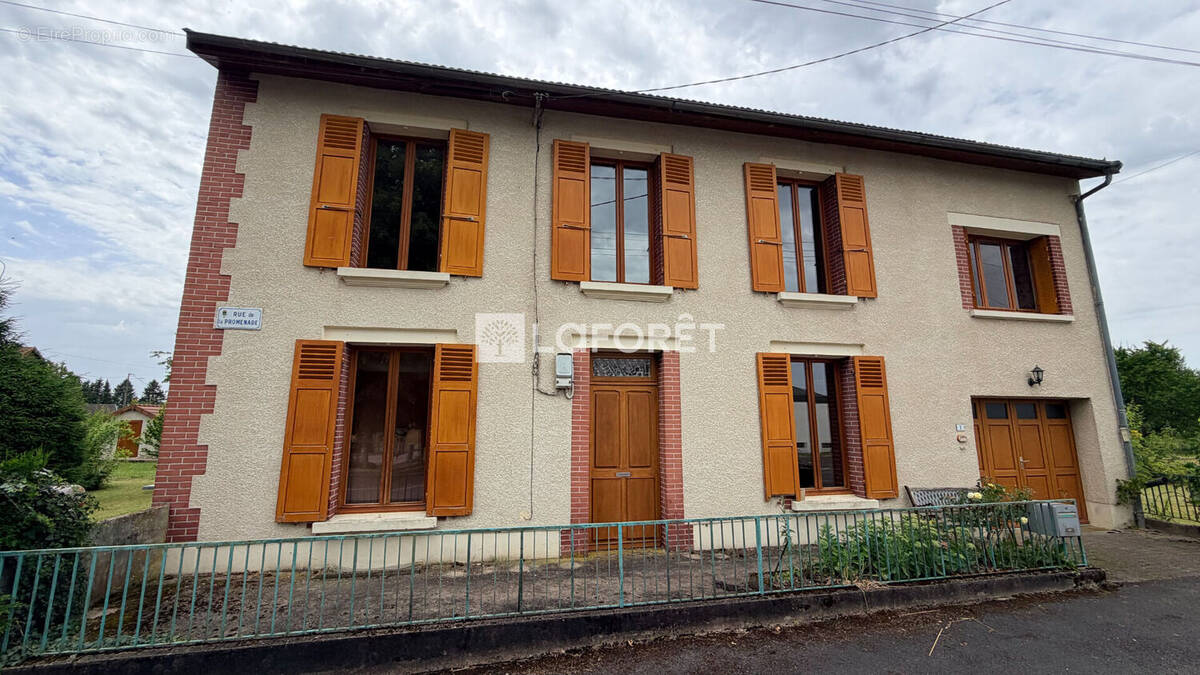 Maison à VARENNES-EN-ARGONNE