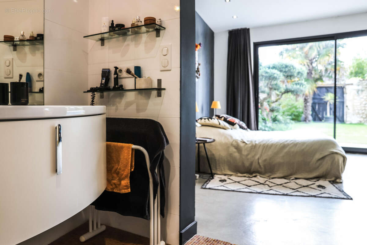 Maison à MORNAC-SUR-SEUDRE