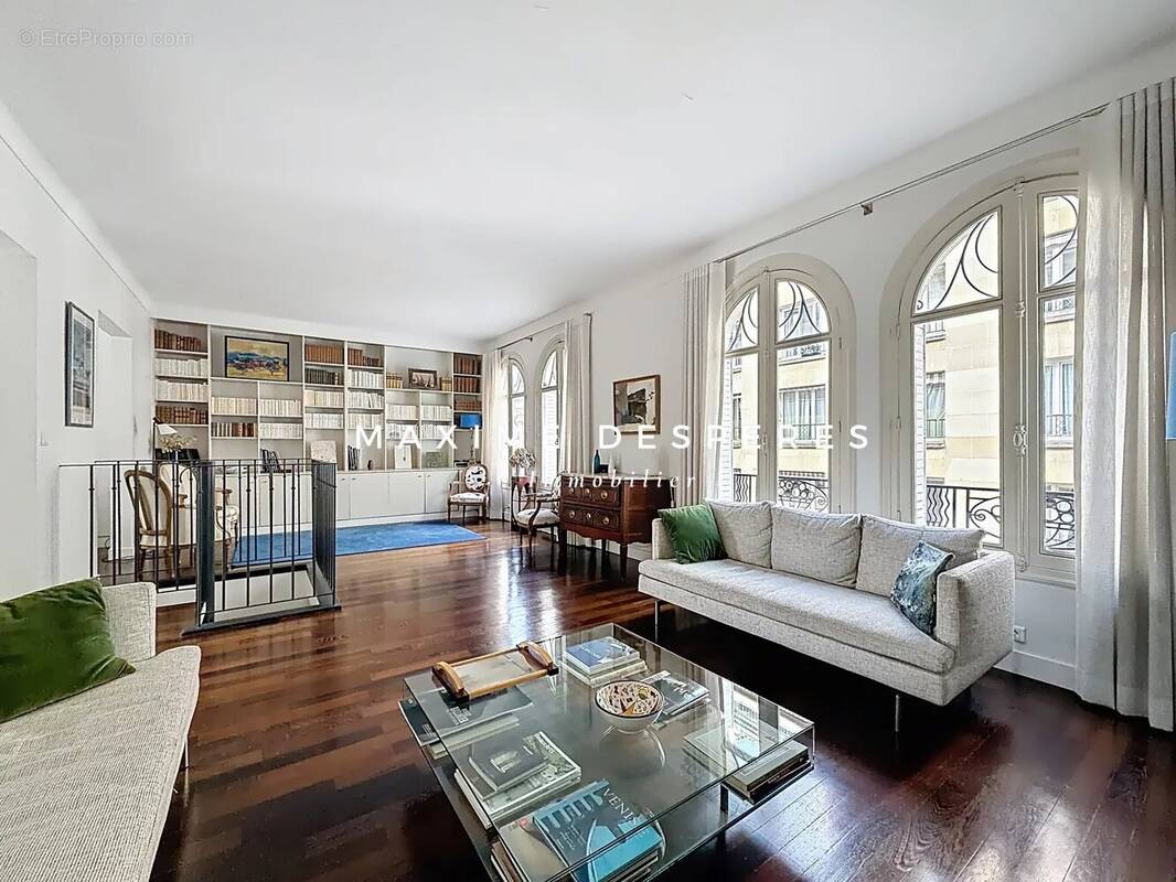 Appartement à NEUILLY-SUR-SEINE