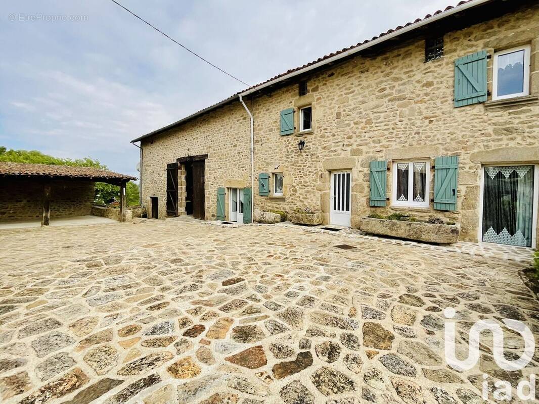 Photo 1 - Maison à COMPREIGNAC