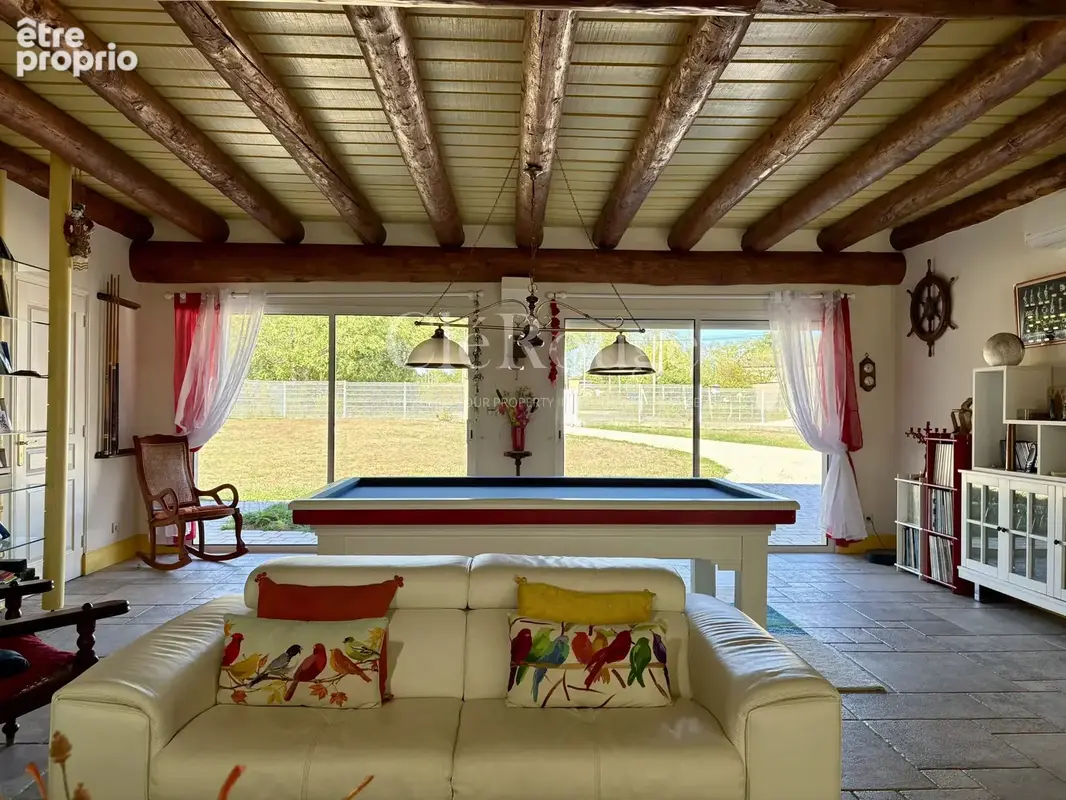 Élégante maison contemporaine avec piscine chauffée, beaux volumes et 5 400 m² de terrain - photo 7