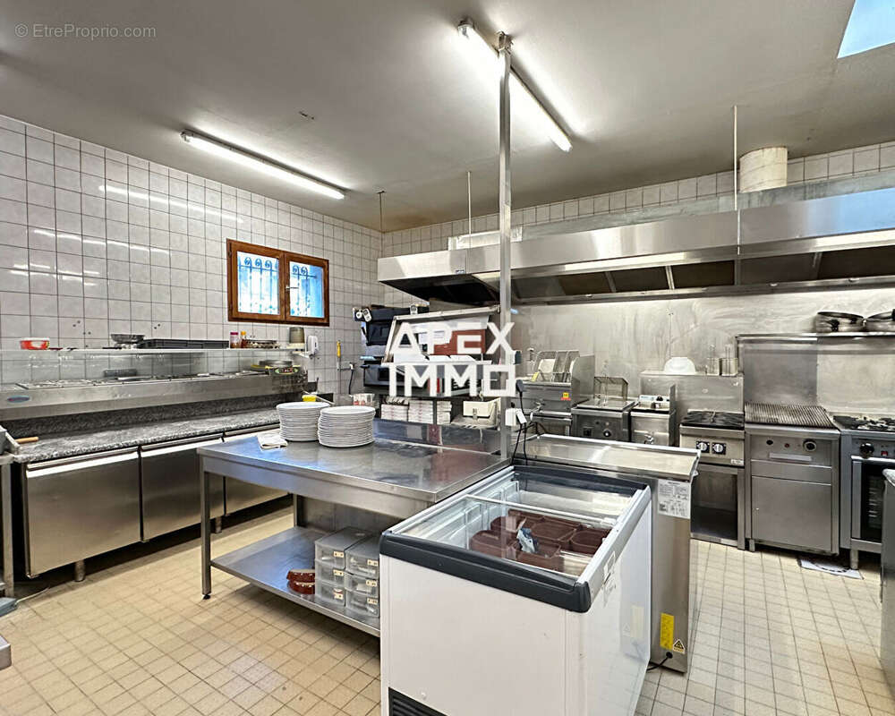 Commerce à SAINT-DENIS-DE-L&#039;HOTEL