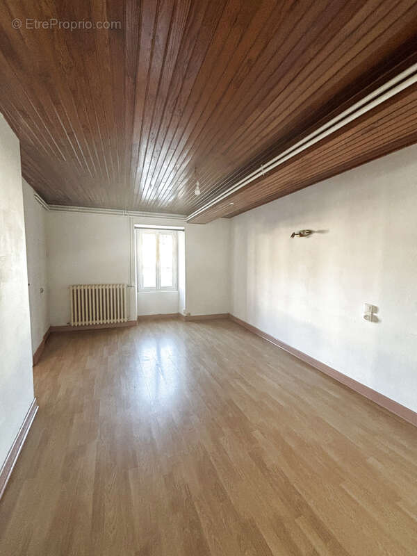 Maison à COULMIER-LE-SEC