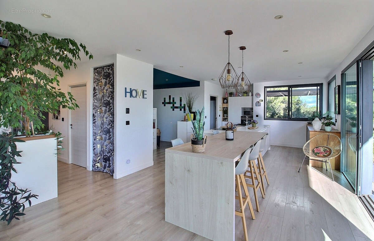 Maison à COMBAILLAUX