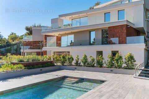Appartement à LES ADRETS-DE-L&#039;ESTEREL