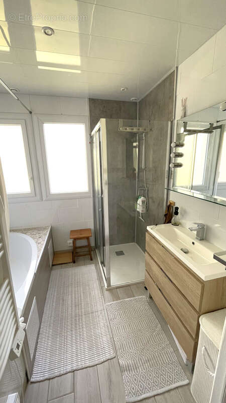 Maison à SAINT-CLEMENT-DE-LA-PLACE