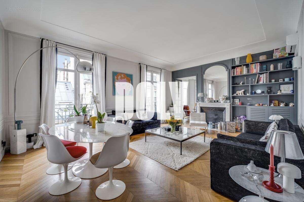 Appartement à PARIS-8E