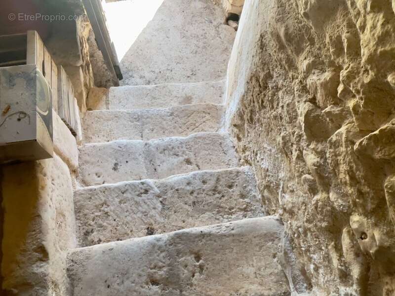 Maison à LAGARDE-D'APT