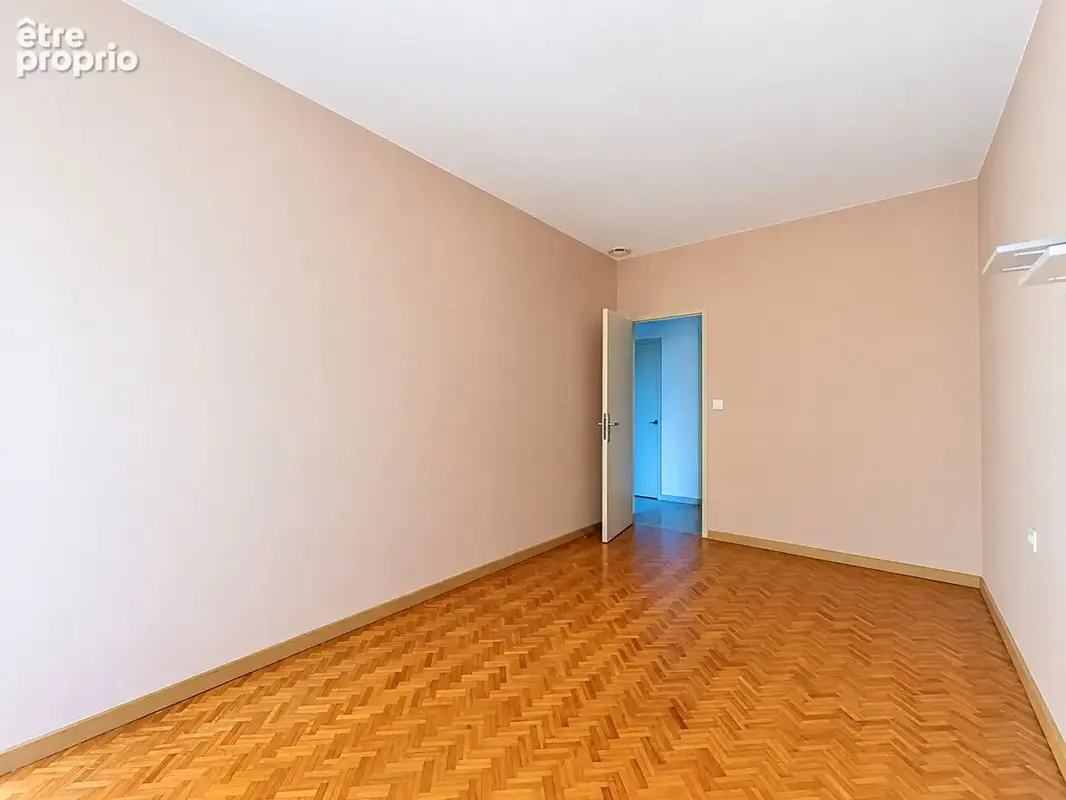 Maison Vedène - Grande propriété 355 m² - 7 chambres, piscine et fort potentiel - photo 11