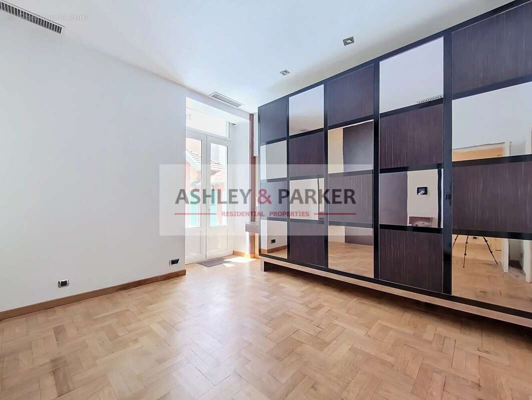 Appartement bourgeois 5 pièces avec pavillon indépendant et jardin privatif avec emplacements voiture - photo 13