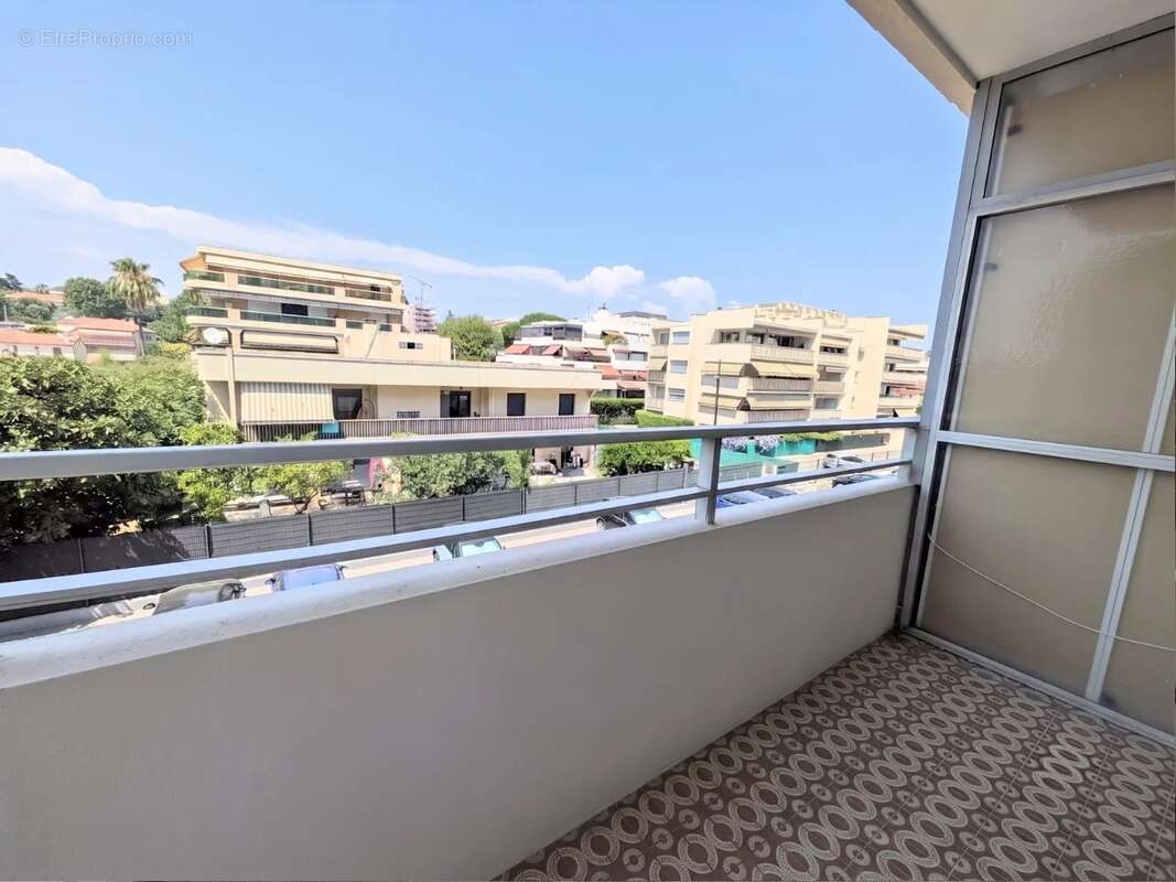 St-Laurent-du-Var / Le Port – Trois pièces d’exception – Appartement traversant et lumineux – Vue dégagée – Résidence avec pisci - photo 5