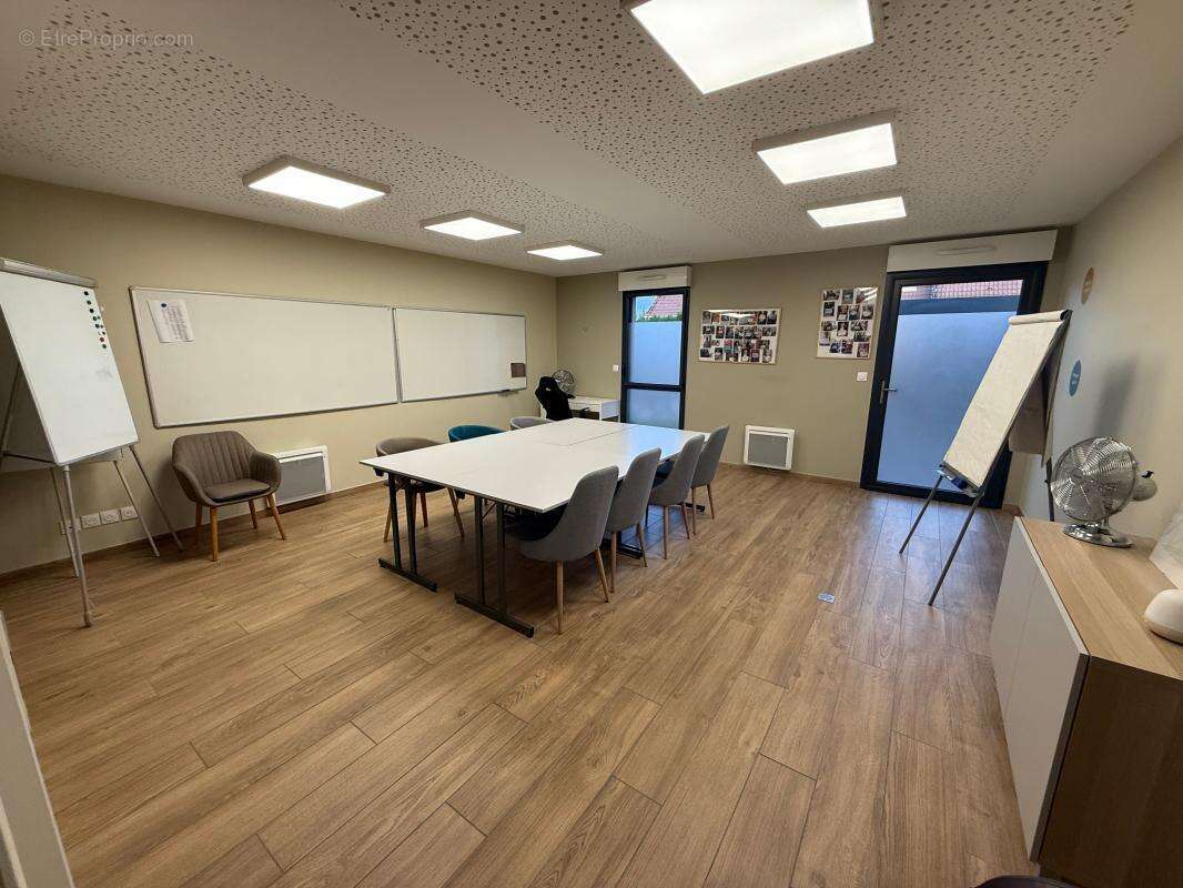 Bien Commercial À Vendre - photo 2